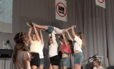 VIDEO | Divadelné predstavenie v Kračúnovciach ukázalo, ako nás sociálne siete spájajú aj oddeľujú
