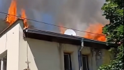 V širšom centre Prešova horí strecha opustenej budovy