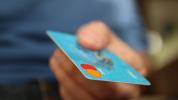 Seniorka prišla o 3-tisíc eur. Z jej účtu niekto vybral peniaze bankomatovou kartou