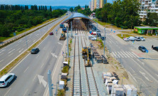 Modernizácia električkovej trate na Jazere finišuje. Električky by sa mali vrátiť od septembra