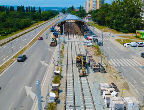 Modernizácia električkovej trate na Jazere finišuje. Električky by sa mali vrátiť od septembra