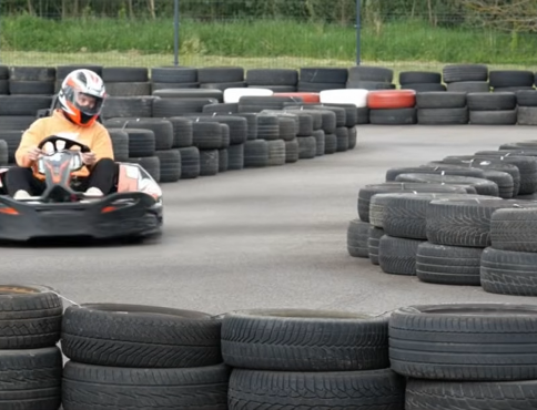 VIDEO | Rýchlosť, adrenalín a zábava. Motokárová dráha v Bardejove láka malých aj veľkých