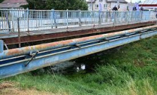 Vo Vojčiciach uzavreli cestu. Dôvodom je rekonštrukcia mosta