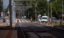 Práce na električkovej trati Nad jazerom finišujú, obmedzenie pri Važeckej už zrušili