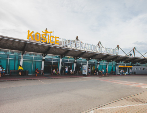 Na košickom letisku našli muža spiaceho v lietadle. Kapitána sa opýtal: Už letíme?