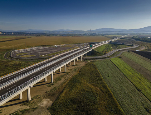 Eurofondy smerujú aj na východ. Na diaľničné projekty vrátane R4 pri Košiciach ide viac ako miliarda eur