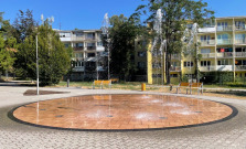 Katkin park dostal novú podobu. Pribudla fontána, zeleň aj športoviská