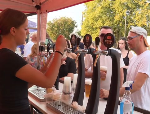 VIDEO | Až 18 druhov piva na jednom mieste. Moravany zažili premiéru pivného festivalu