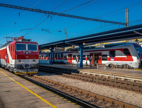 Od zajtra cestujeme vlakmi aj autobusmi na jeden lístok