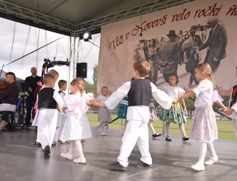 VIDEO | Po siedmich rokoch oživil tradíciu. Košická Nová Ves opäť žila folklórom