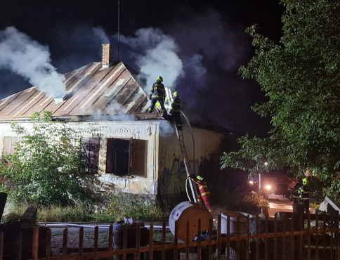 V Prešove horel opustený rodinný dom, škodu odhadli na 10-tisíc eur