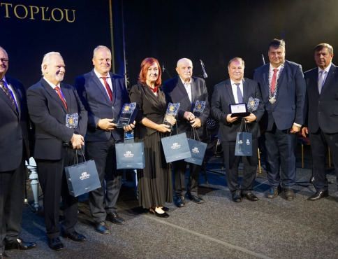 Vo Vranove vzdali poctu osobnostiam: Ceny mesta si prevzali vedci, umelci aj lídri komunít