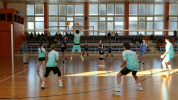 VIDEO |  Osem tímov, dve ihriská, jeden pohár: Študenti zo SOŠEHS zorganizovali volejbalový turnaj