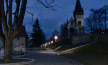 Modernizácia verejného osvetlenia, oprava školy v Raslaviciach 